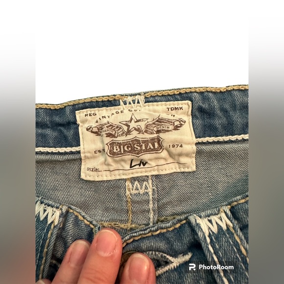UEC- Women’s Big Star Brand “Liv” Shorts in size 29. Beautifully distressed. - Picture 7 of 8